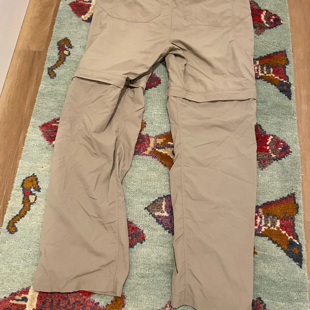 The North Face Men’s Hiking Convertible Zip Off Pants Shorts